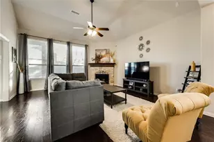 629 Hummingbird Dr, Little Elm, TX 75068 - Photo 6