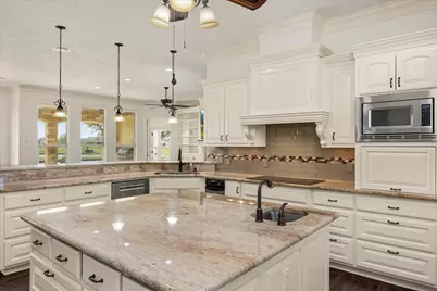 1213 Prestwick Court, Granbury, TX 76048 - Photo 10