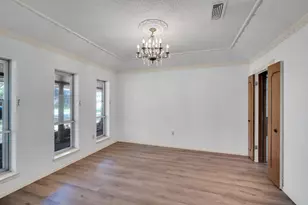 1105 Greenbriar Ln, Arlington, TX 76013 - Photo 4