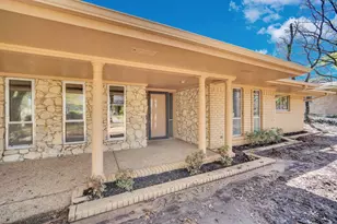 1105 Greenbriar Ln, Arlington, TX 76013 - Photo 2