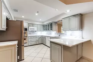 10009 Chimney Hill Ln, Dallas, TX 75243 - Photo 6