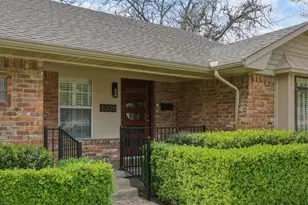6338 Town Hill Ln, Dallas, TX 75214 - Photo 2