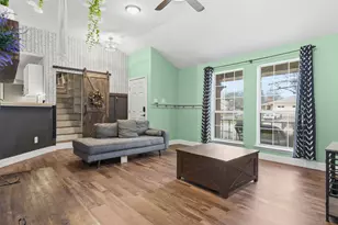 227 Valley Spring Dr, Arlington, TX 76018 - Photo 2