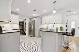 1142 W Clarendon Dr, Dallas, TX 75208 - Photo 4