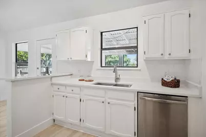 1020 W Hills Terrace, Saginaw, TX 76179 - Photo 10