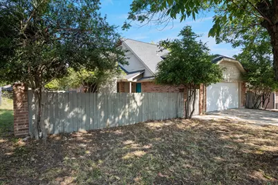 1020 W Hills Terrace, Saginaw, TX 76179 - Photo 2