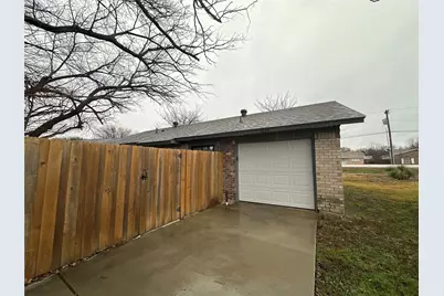 1017 Pleasant Valley Road, Garland, TX 75040 - Photo 16