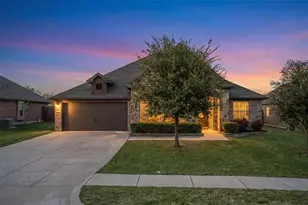 204 Ovaletta Dr, Justin, TX 76247 - Photo 2