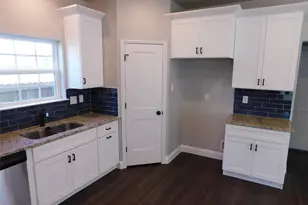 704 E Jefferson St, Waxahachie, TX 75165 - Photo 10