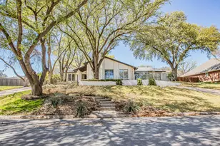 18 Crosslands Rd, Benbrook, TX 76132 - Photo 2