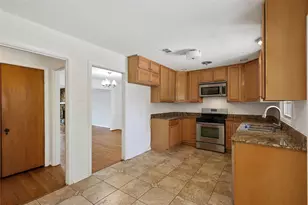 6561 Axton Ln, Dallas, TX 75214 - Photo 4