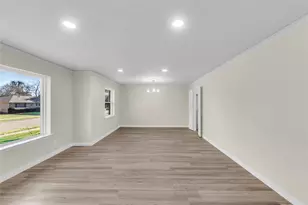 321 Duke St, Garland, TX 75043 - Photo 16