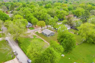921 W 9th St, Bonham, TX 75418 - Photo 22