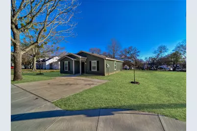 921 W 9th Street, Bonham, TX 75418 - Photo 1