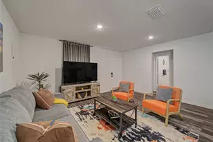 921 W 9th St, Bonham, TX 75418 - Photo 8