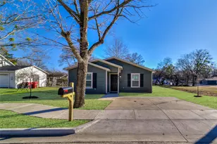 921 W 9th St, Bonham, TX 75418 - Photo 2