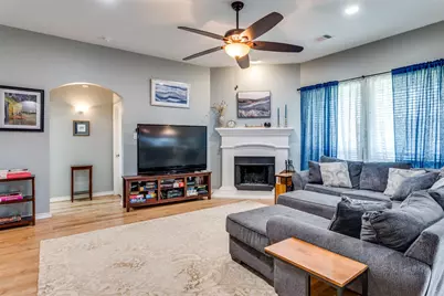 9209 Hunters Court, White Settlement, TX 76108 - Photo 6