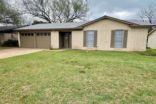110 Glen Rose Ave, Cleburne, TX 76033 - Photo 1
