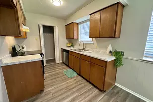 110 Glen Rose Ave, Cleburne, TX 76033 - Photo 4