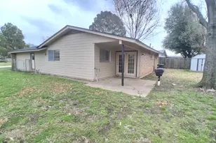 3717 Cranston Ct E, Irving, TX 75062 - Photo 4