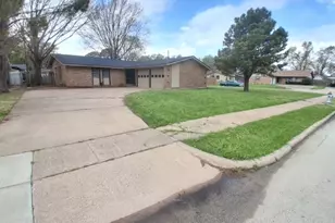 3717 Cranston Ct E, Irving, TX 75062 - Photo 2