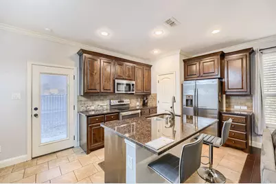 5035 Venecia Way, Grand Prairie, TX 75052 - Photo 4