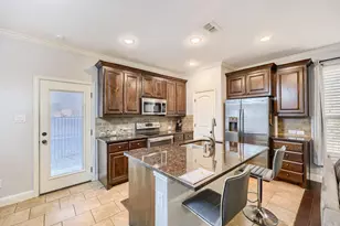 5035 Venecia Way, Grand Prairie, TX 75052 - Photo 4