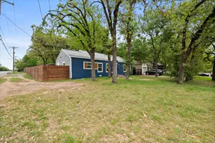 2020 Bluebonnet Dr, Fort Worth, TX 76111 - Photo 2