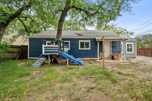 2020 Bluebonnet Dr, Fort Worth, TX 76111 - Photo 16