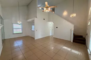 805 Hillbrooke Dr, Arlington, TX 76001 - Photo 2