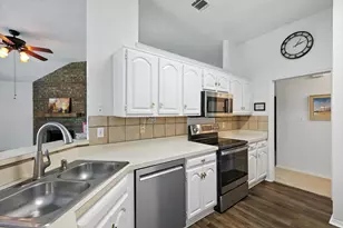 960 Cassion Dr, Lewisville, TX 75067 - Photo 8