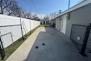 902 W Avenue D, Midlothian, TX 76065 - Photo 18