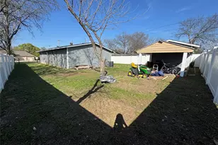 902 W Avenue D, Midlothian, TX 76065 - Photo 22