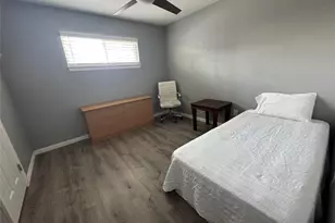 902 W Avenue D, Midlothian, TX 76065 - Photo 8