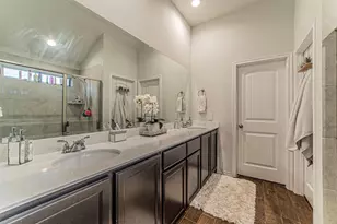 1338 Winding Hollow Dr, Grand Prairie, TX 75052 - Photo 14