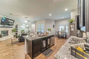 1338 Winding Hollow Dr, Grand Prairie, TX 75052 - Photo 8