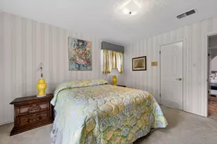 704 Castlewood Ln, Arlington, TX 76012 - Photo 20