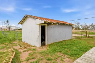 119 County Rd 3007, Lott, TX 76656 - Photo 20