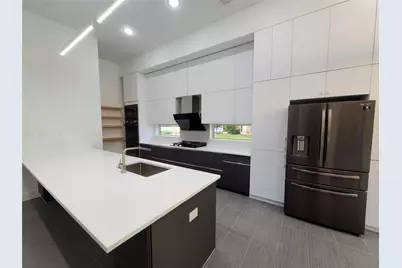 2812 Almanzor Avenue, Irving, TX 75062 - Photo 8