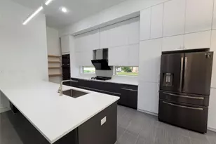 2812 Almanzor Avenue, Irving, TX 75062 - Photo 8