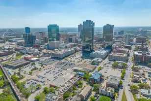 714 E 1st St, Fort Worth, TX 76102 - Photo 36