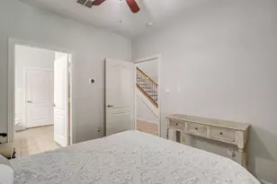 714 E 1st St, Fort Worth, TX 76102 - Photo 10