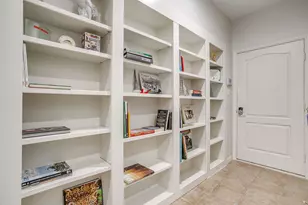 714 E 1st St, Fort Worth, TX 76102 - Photo 12