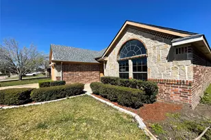 1110 Woodside Ln, Seagoville, TX 75159 - Photo 2