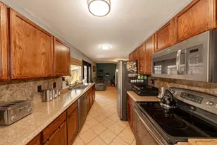 2818 Ashglen Dr, Garland, TX 75043 - Photo 2