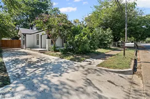 709 N Buffalo Ave, Cleburne, TX 76033 - Photo 2