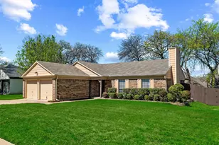 405 Thorn Wood Dr, Euless, TX 76039 - Photo 1