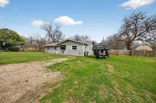 130 Center St, Nevada, TX 75173 - Photo 2