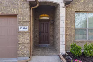 10928 Middleglen Rd, Fort Worth, TX 76052 - Photo 8
