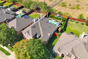 9427 Vista Cir, Irving, TX 75063 - Photo 2